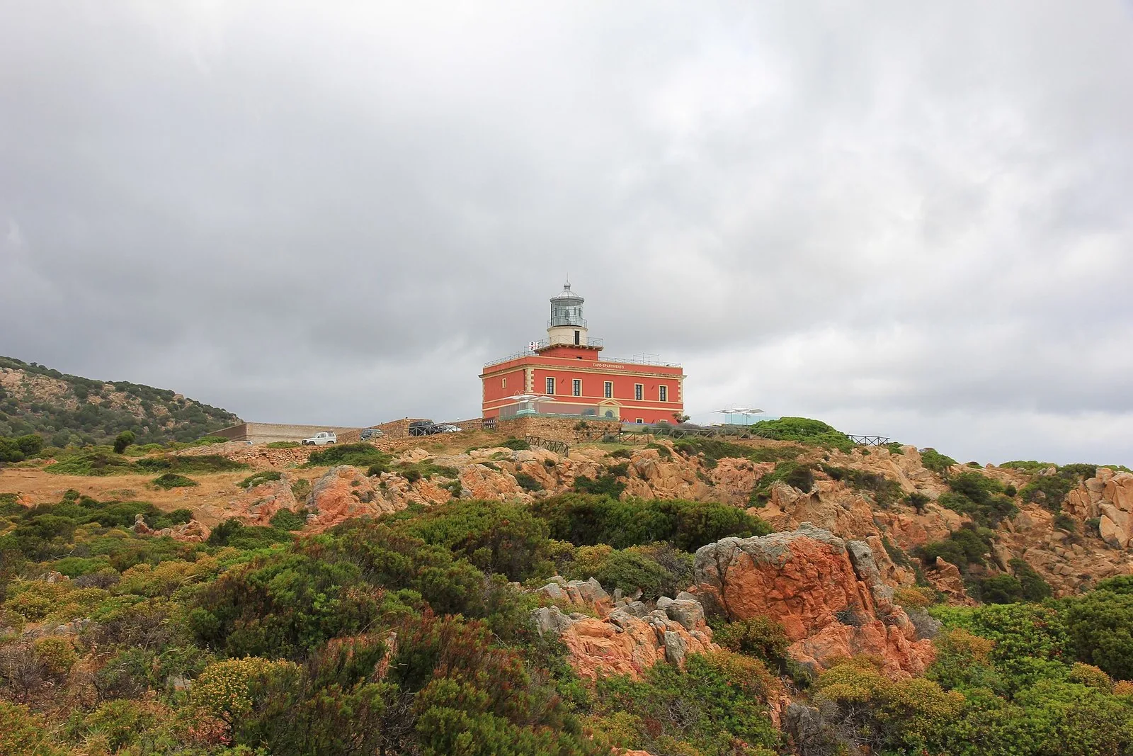 Il faro di Capo Spartivento sulla costa meridionale della Sardegna